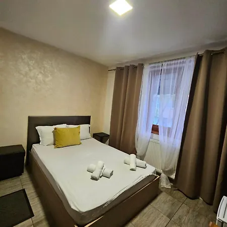 Family Hostel *