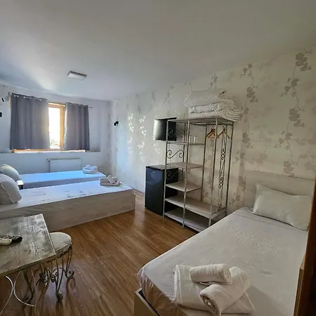 Family Hostel *